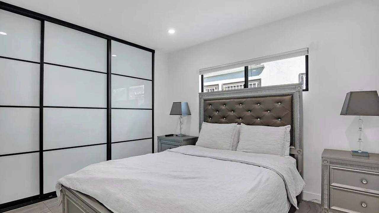 Photo of Bedroom in Greater Wilshire - Hancock Park