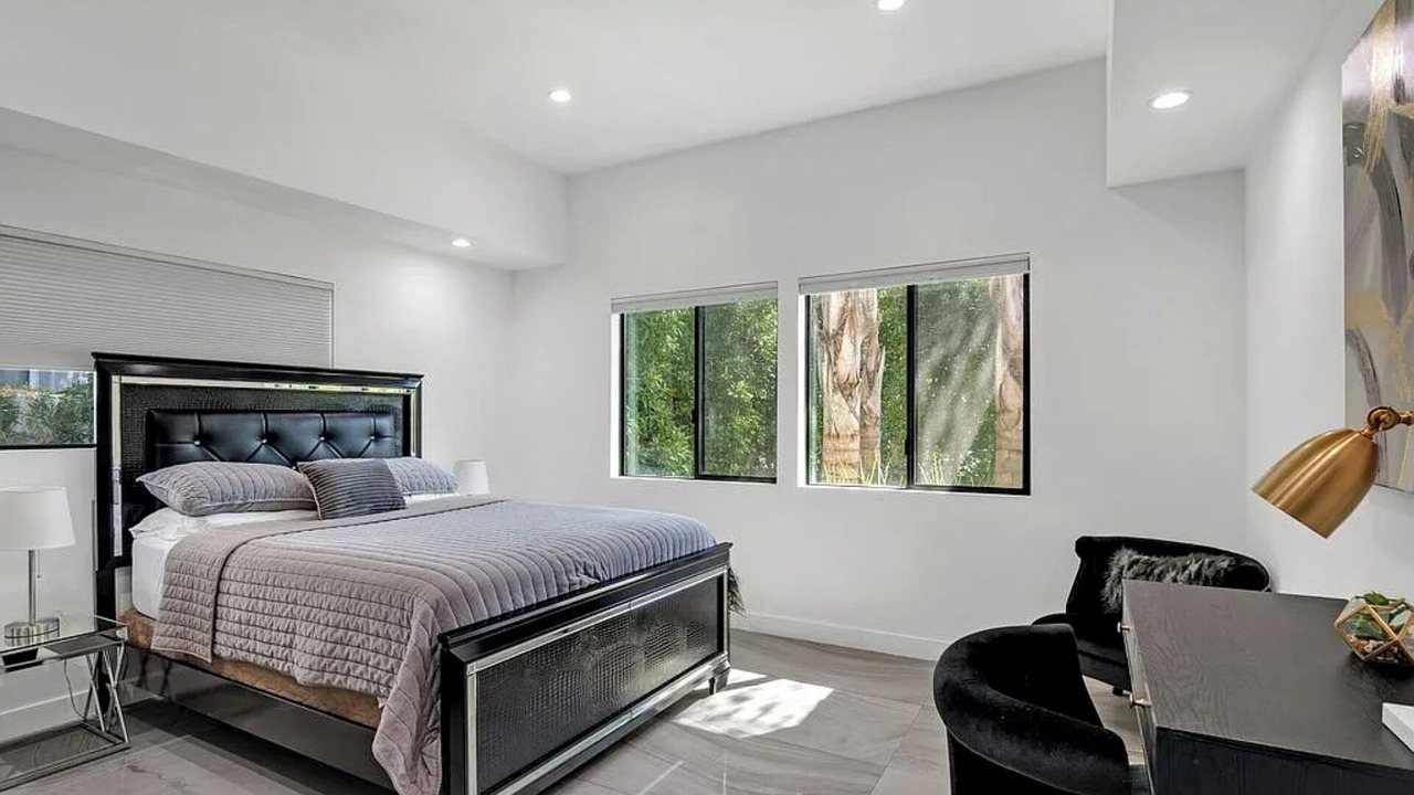 Photo of Bedroom in Greater Wilshire - Hancock Park