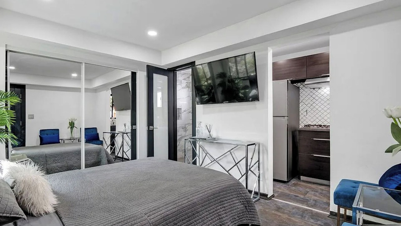 Photo of Bedroom in Greater Wilshire - Hancock Park