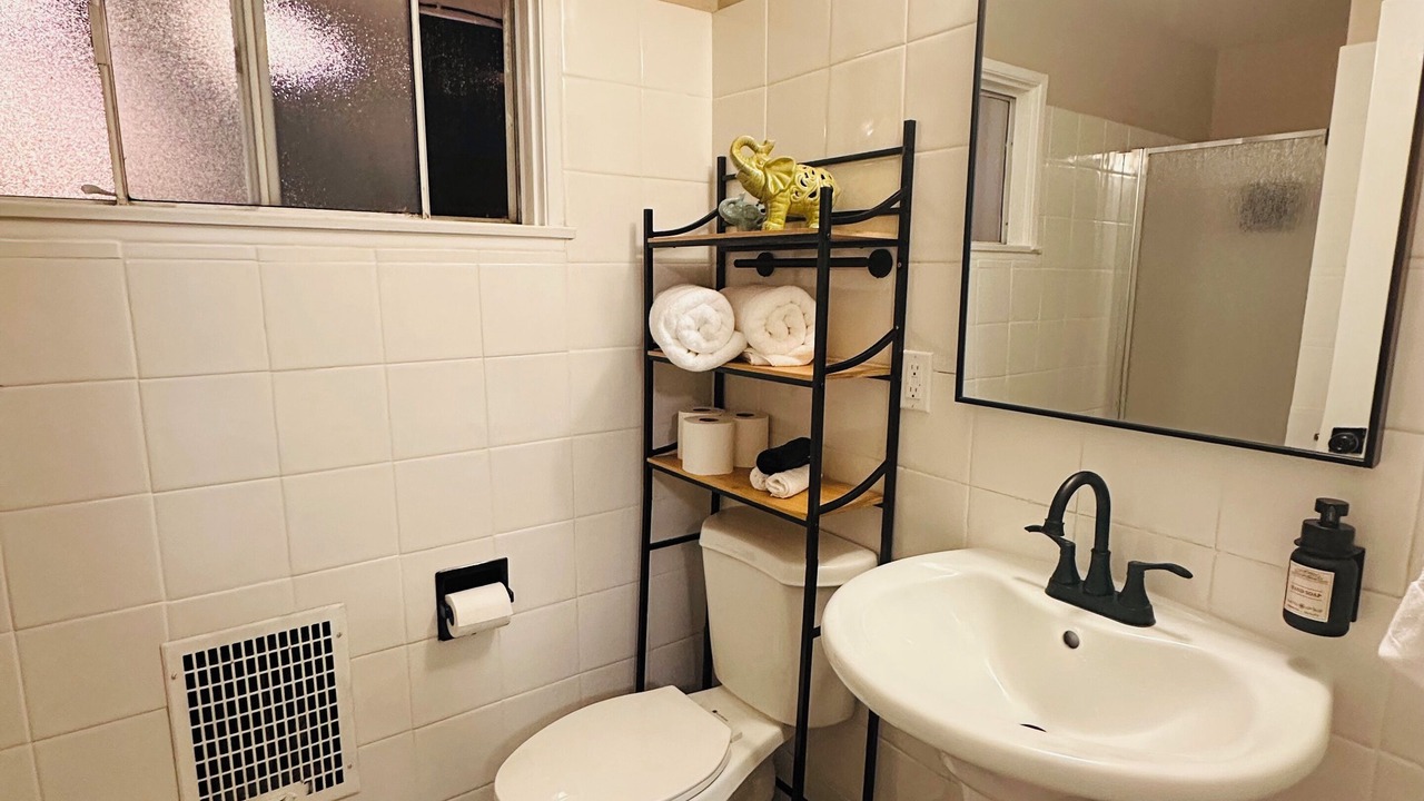 Photo of Bathroom in Northwest Anaheim