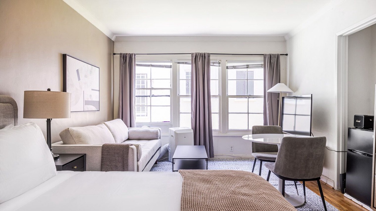 Photo of Livingroom in Beverly Hills