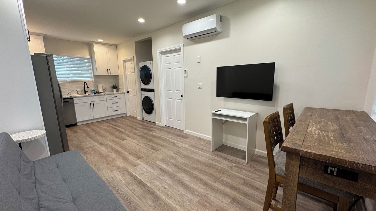 Photo of Livingroom in North Hills West