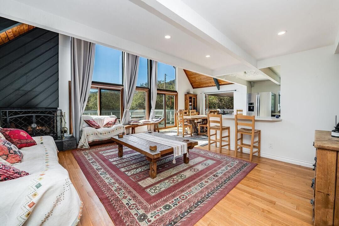 Photo of Livingroom in Topanga