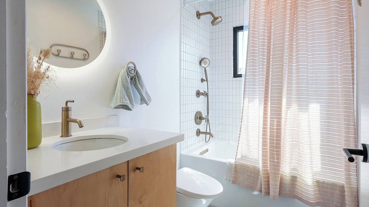 Photo of Bathroom in Los Feliz