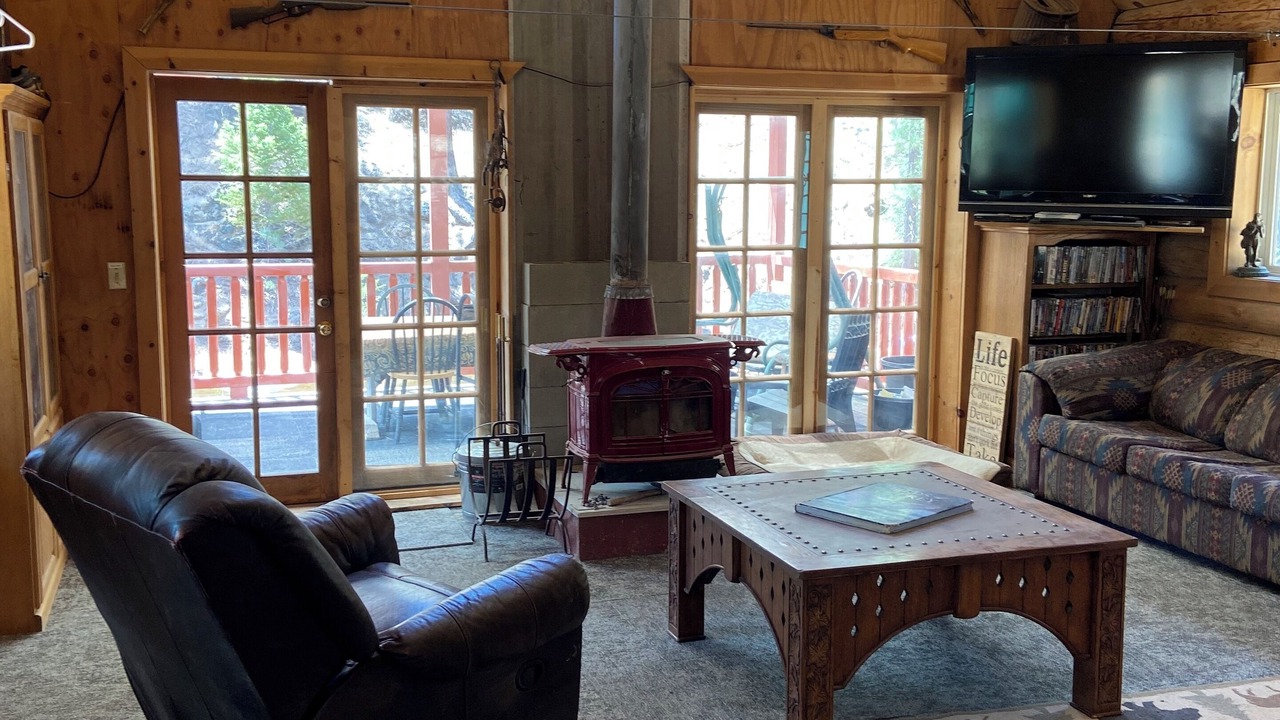 Photo of Livingroom in Fawnskin