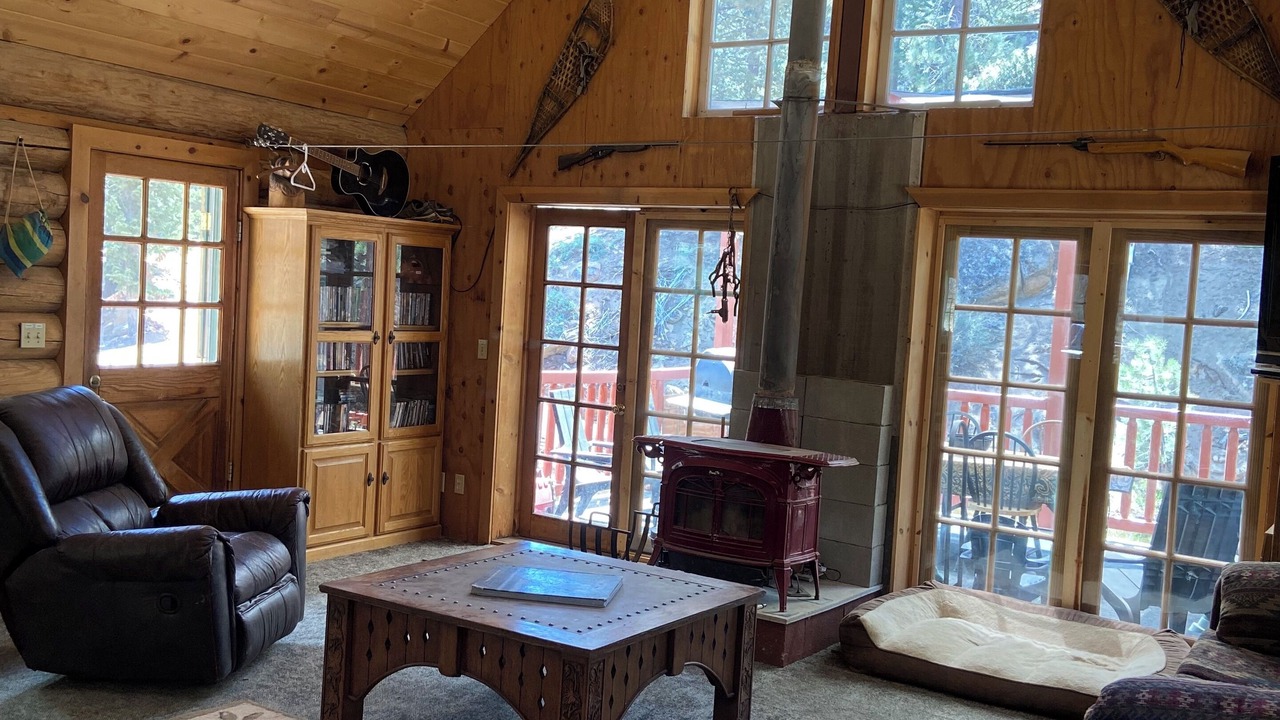 Photo of Livingroom in Fawnskin