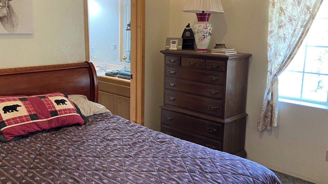 Photo of Bedroom in Fawnskin