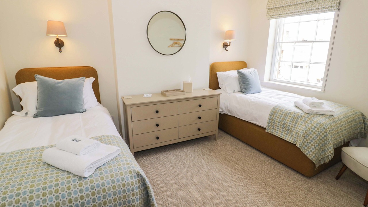 Photo of Bedroom in Broadway