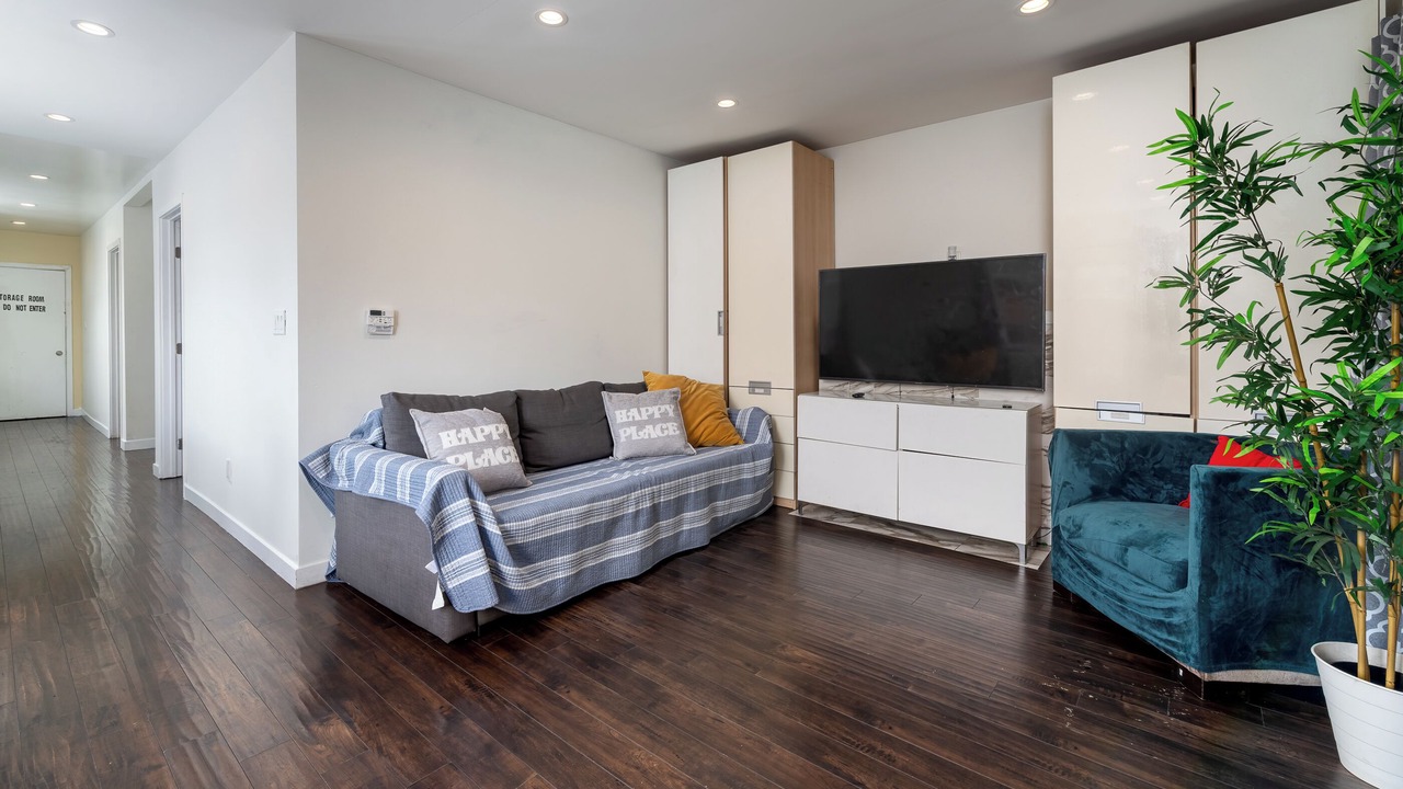 Photo of Livingroom in Oakland