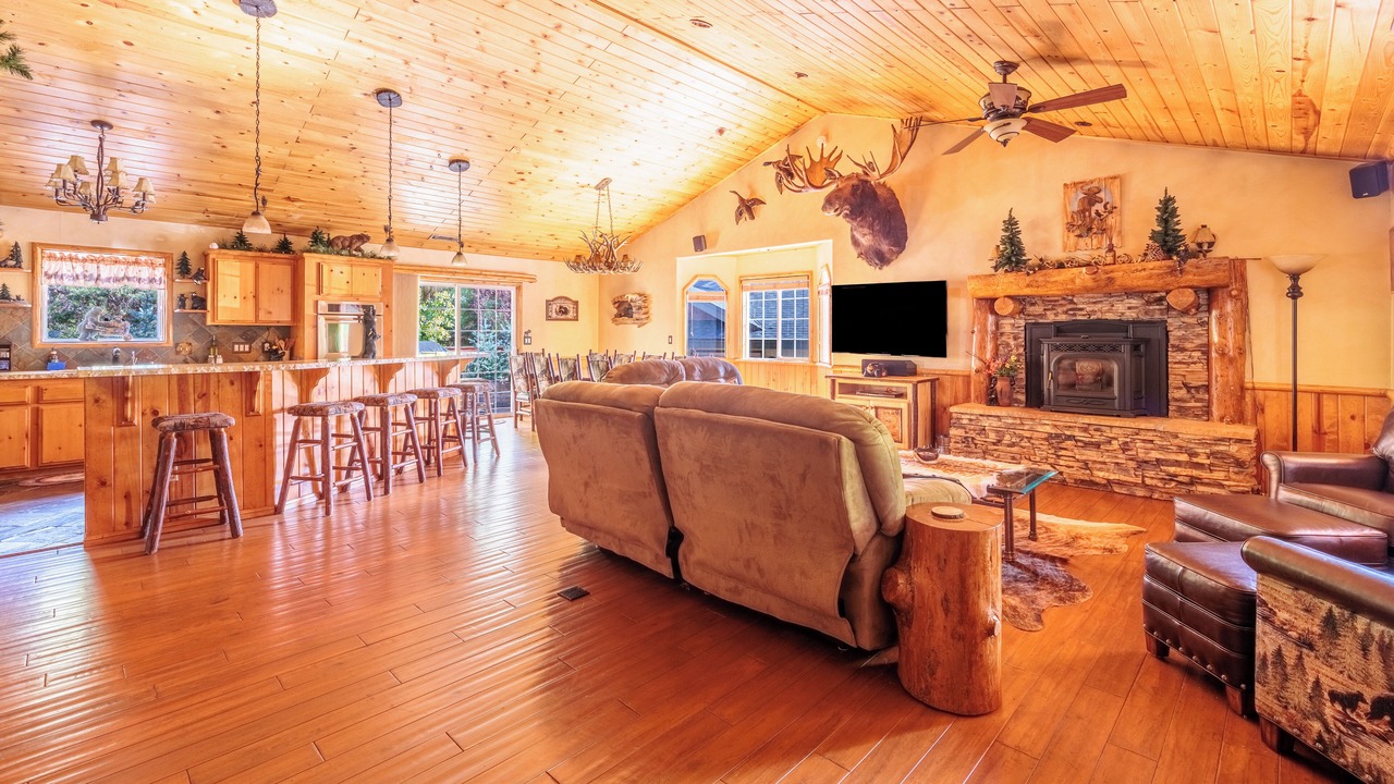 Photo of Livingroom in Whispering Forest