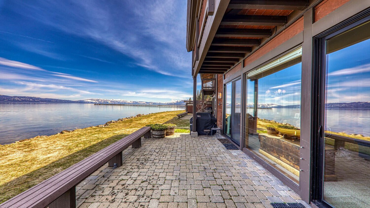 Photo of Patio Balcony in Tahoe Tavern