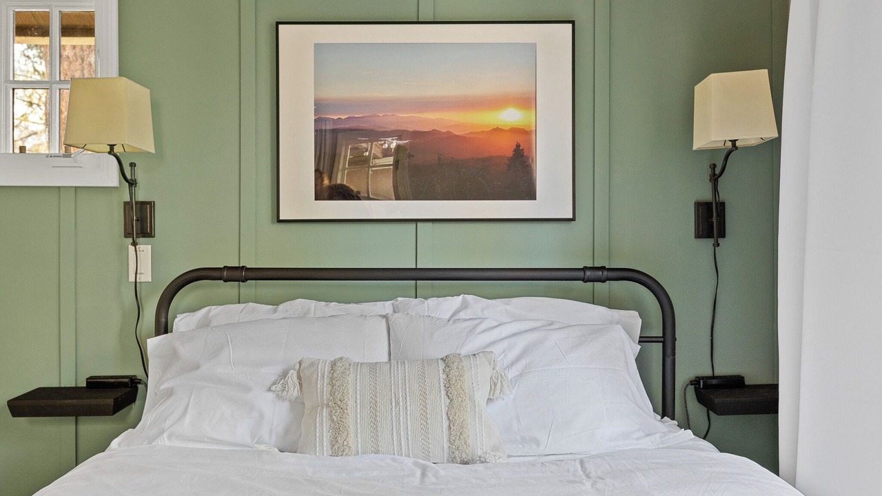 Photo of Bedroom in Green Valley Lake