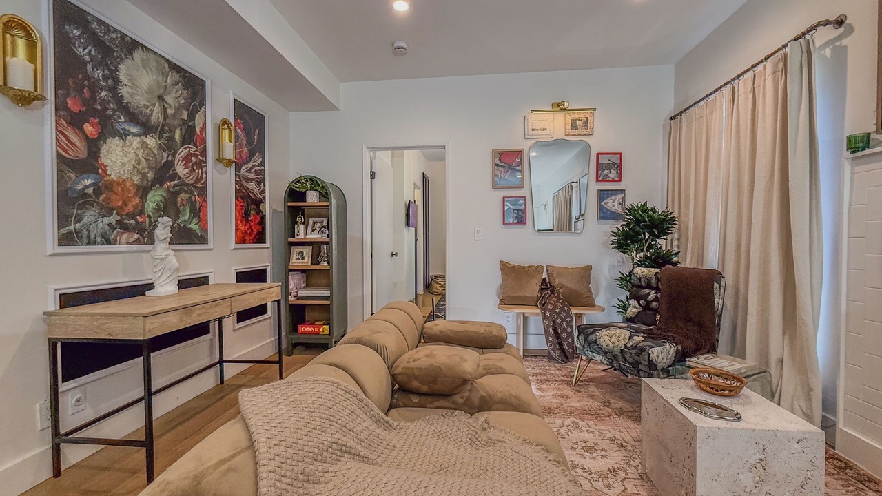 Photo of Livingroom in Beverly Hills