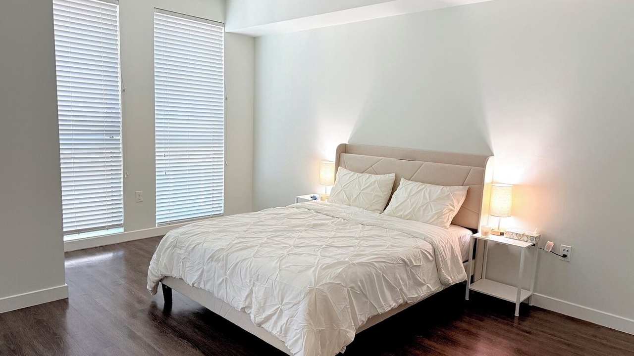 Photo of Bedroom in Wilshire Center