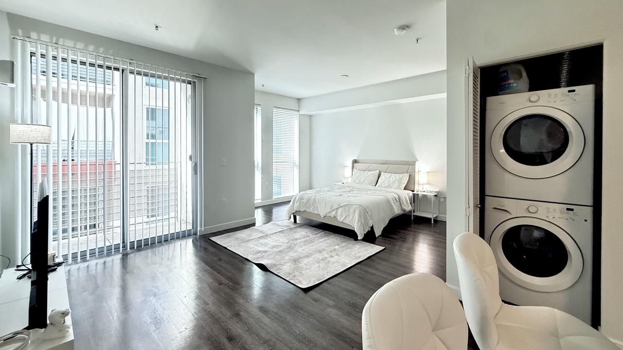 Photo of Bedroom in Wilshire Center