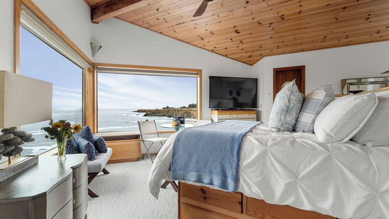 Photo of Bedroom in Gualala