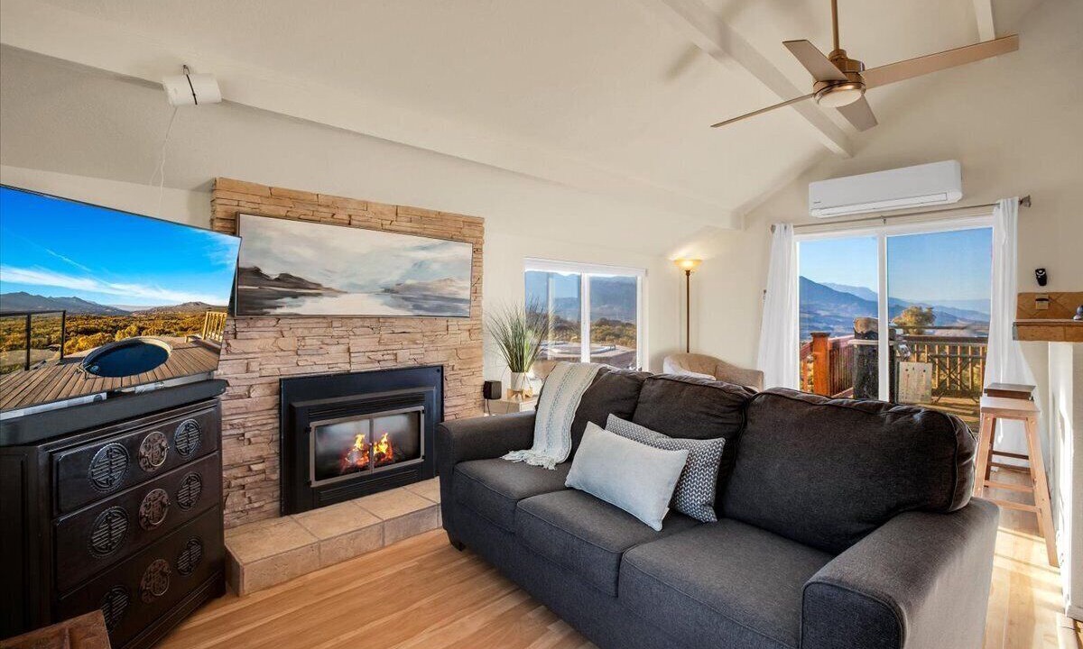 Photo of Livingroom in Mountain Center
