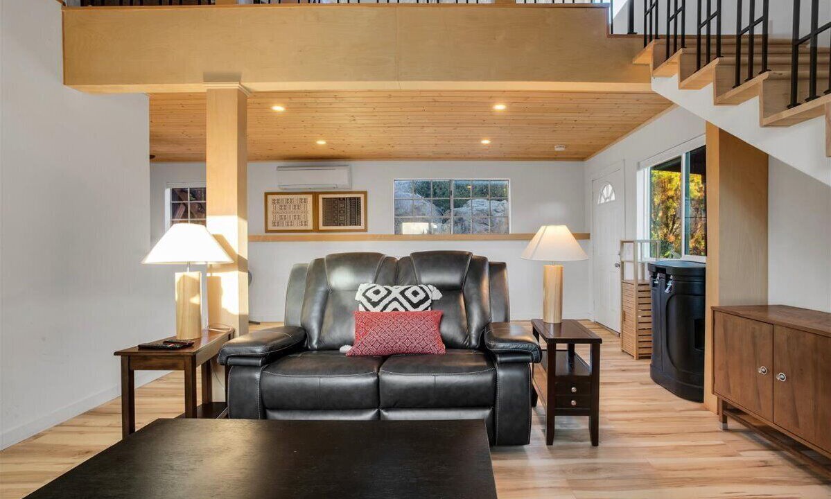 Photo of Livingroom in Mountain Center