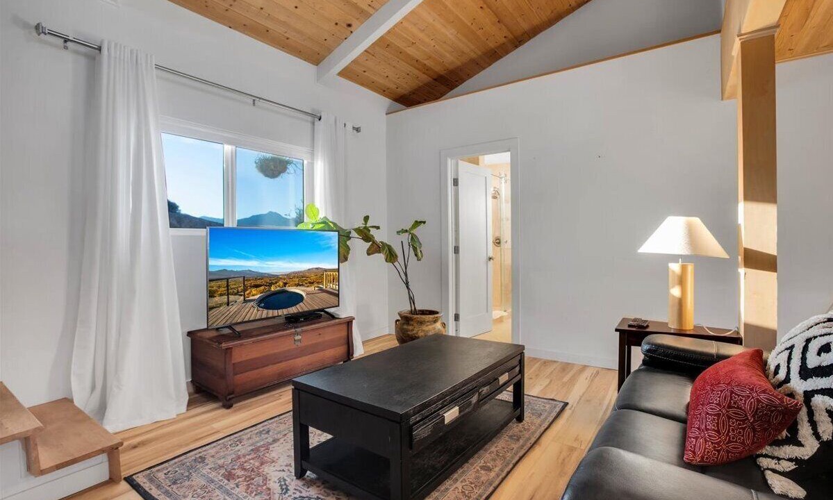 Photo of Livingroom in Mountain Center