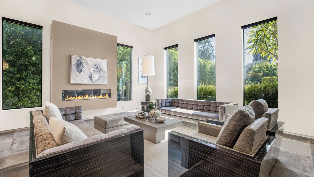 Photo of Livingroom in Encino