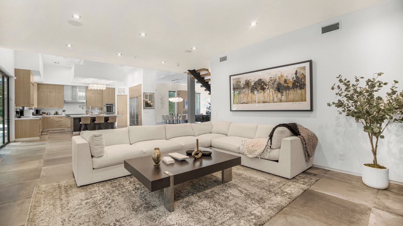 Photo of Livingroom in Encino