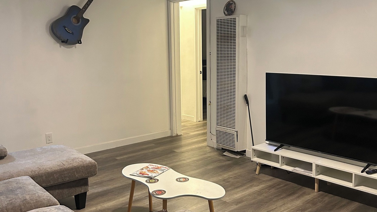 Photo of Livingroom in Compton