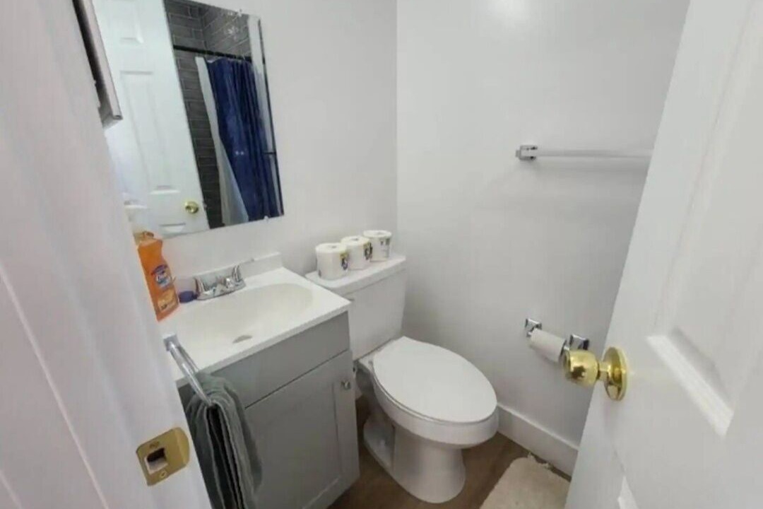 Photo of Bathroom in Delthorne
