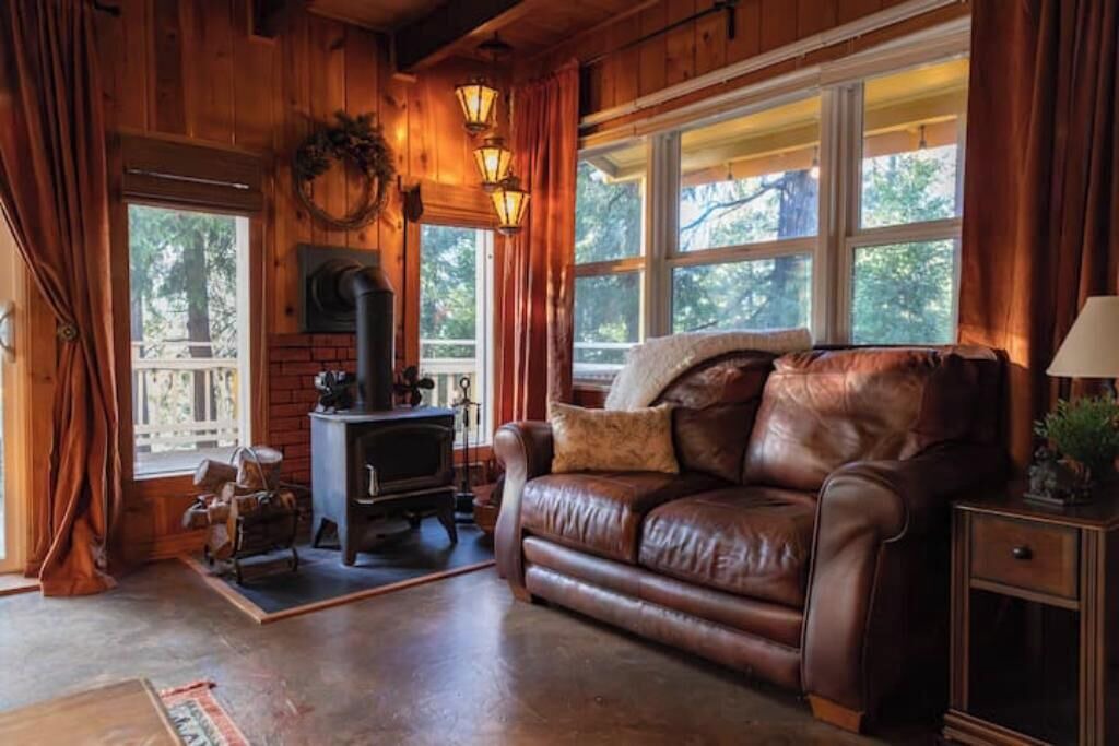 Photo of Livingroom in Arrowhead Villas