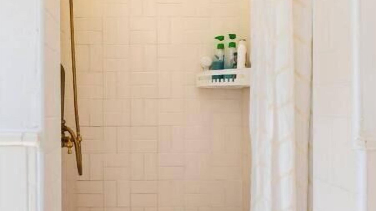 Photo of Bathroom in Harbor Gateway North