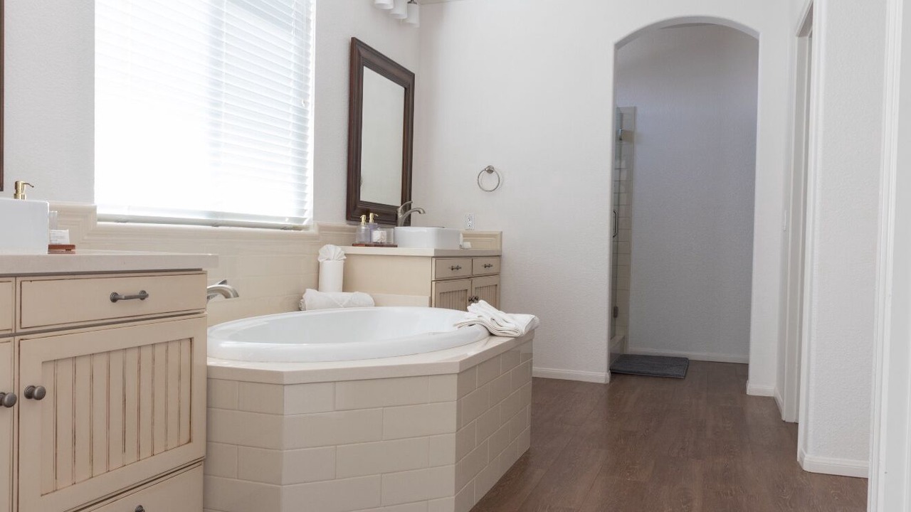 Photo of Bathroom in Estates at Canyon Crest