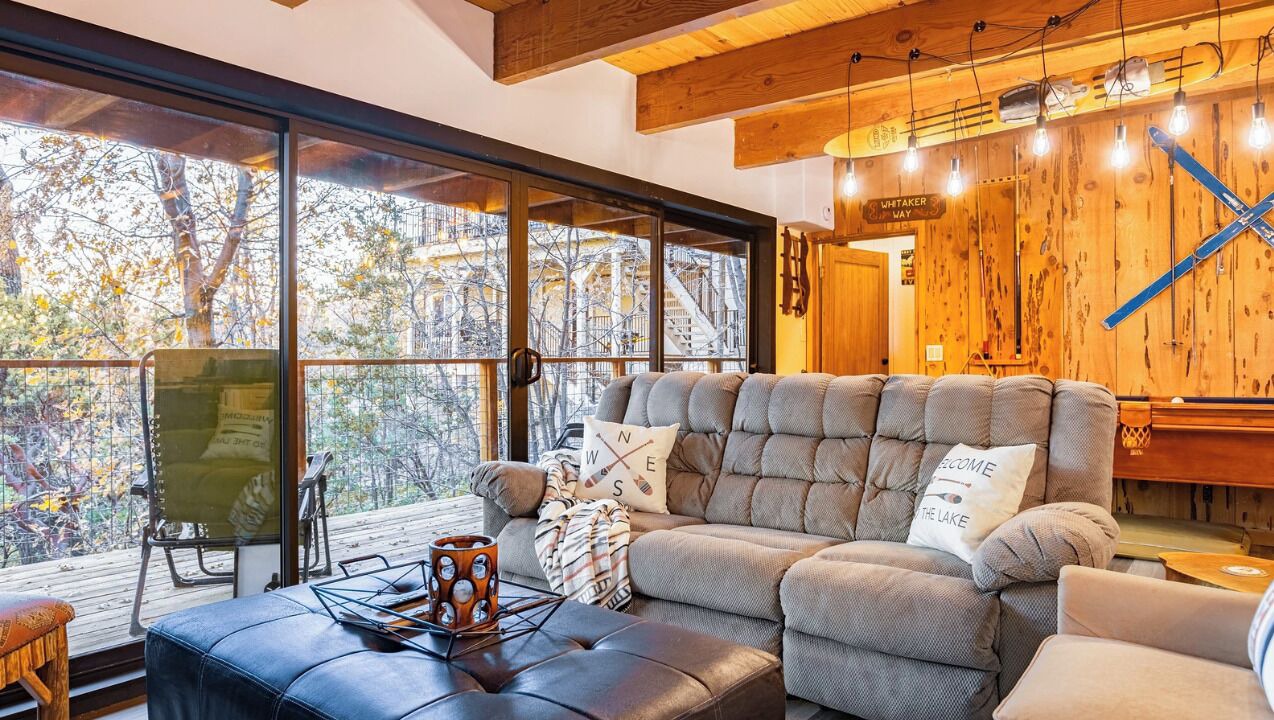Photo of Livingroom in Lake Arrowhead