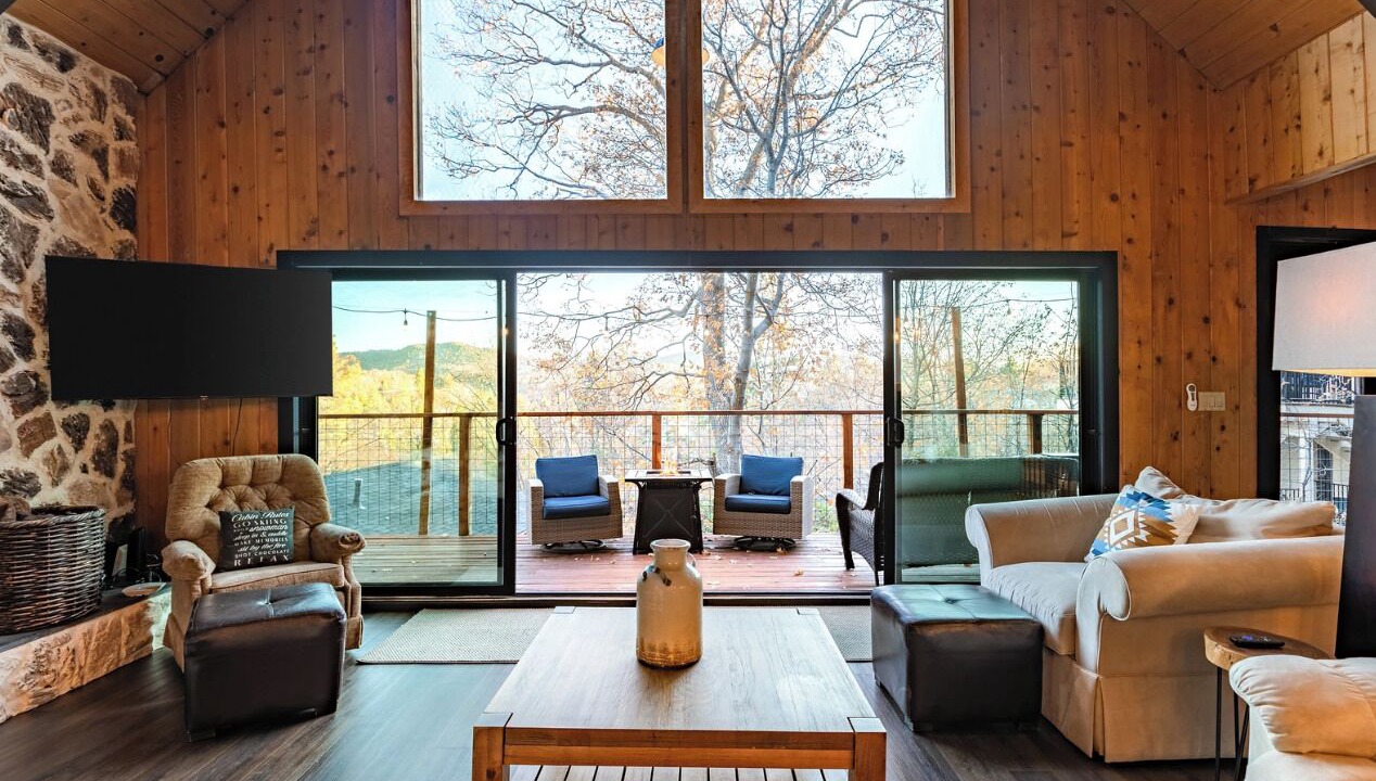 Photo of Livingroom in Lake Arrowhead