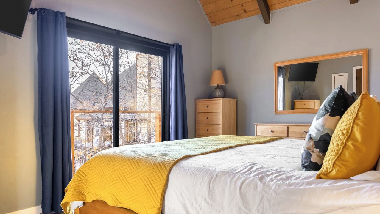 Photo of Bedroom in Lake Arrowhead