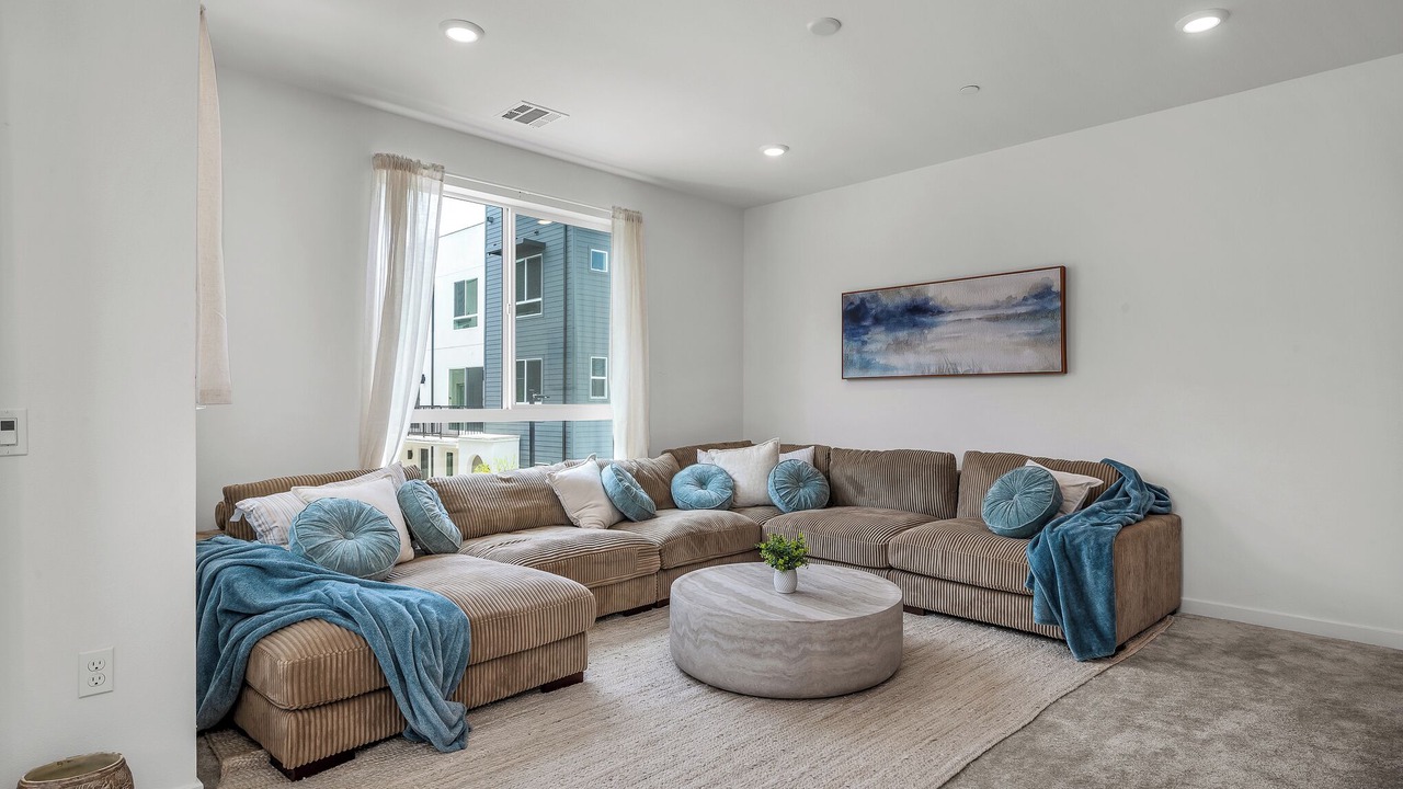 Photo of Livingroom in North Hills East