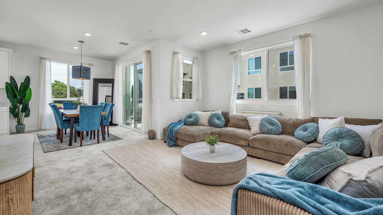 Photo of Livingroom in North Hills East