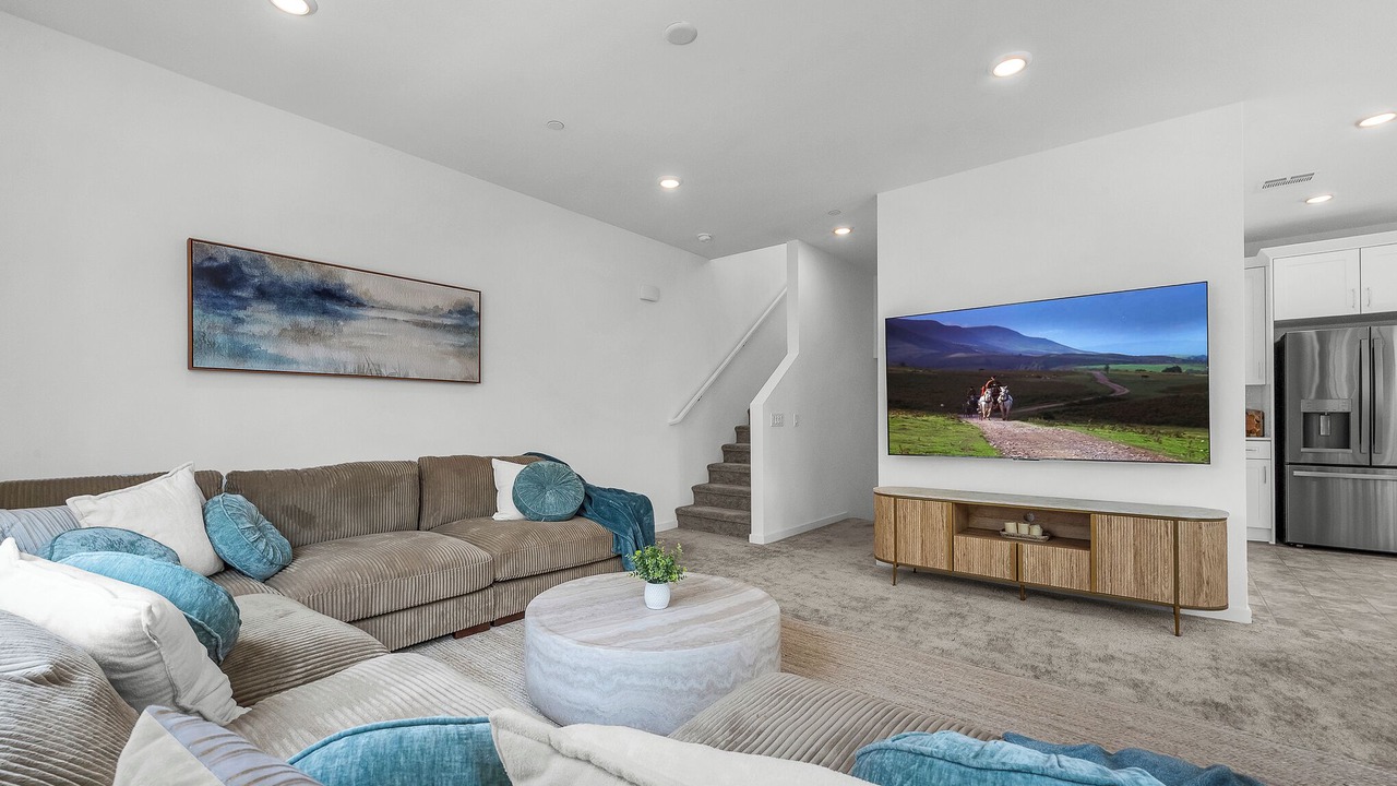 Photo of Livingroom in North Hills East