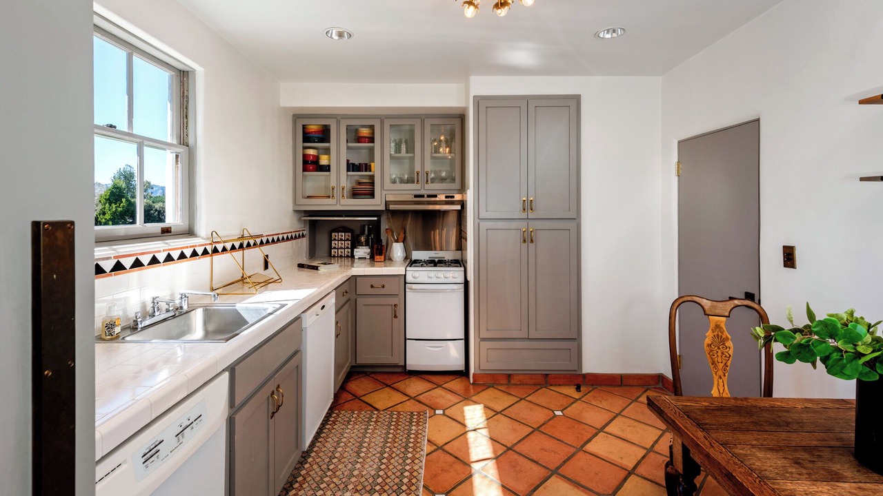 Photo of Kitchen in Greater Wilshire - Hancock Park