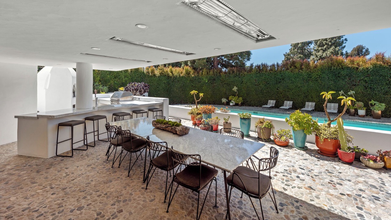 Photo of Outdoor in Greater Wilshire - Hancock Park