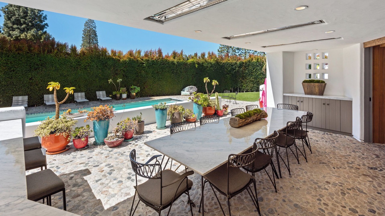 Photo of Outdoor in Greater Wilshire - Hancock Park