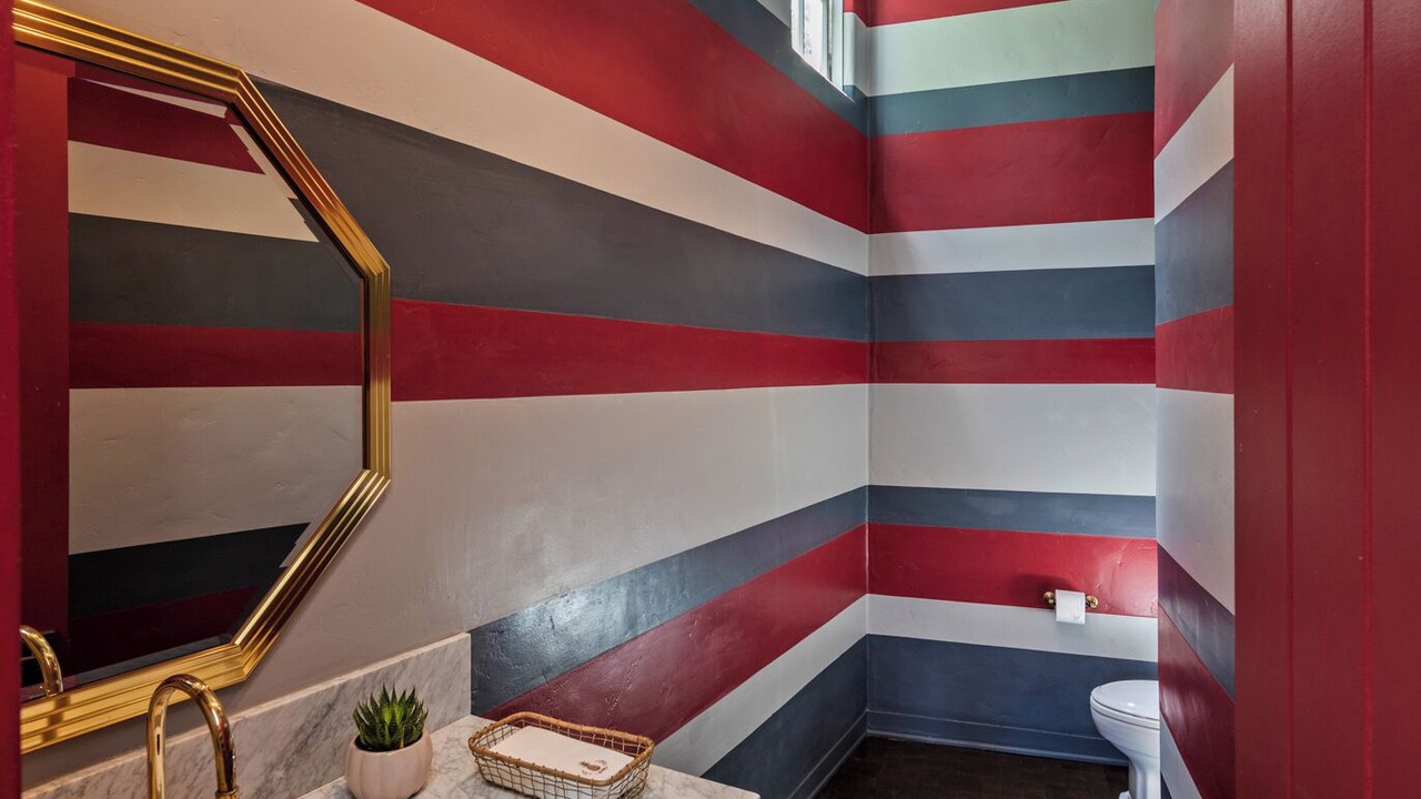 Photo of Bathroom in Greater Wilshire - Hancock Park