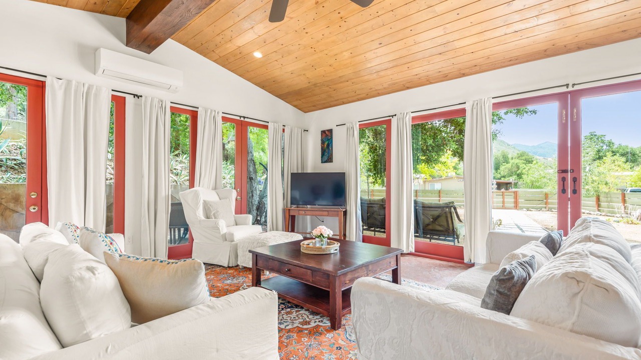 Photo of Livingroom in Agoura Hills