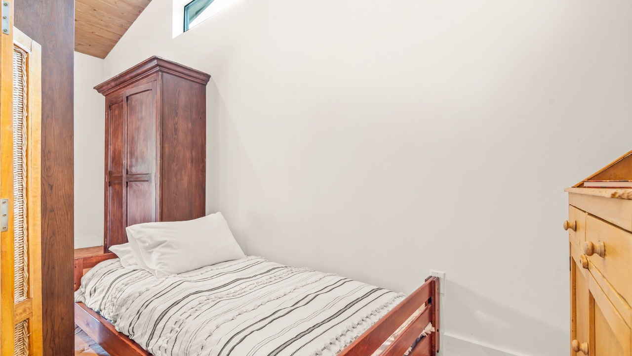 Photo of Bedroom in Agoura Hills