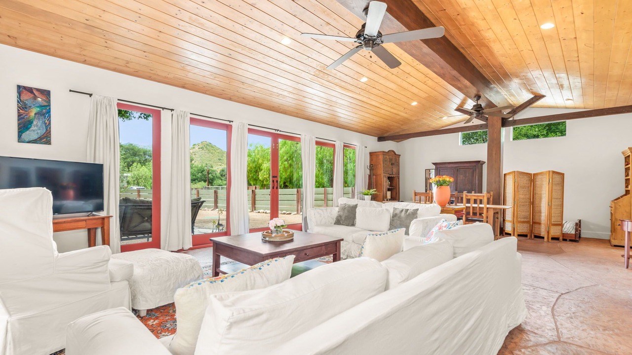 Photo of Livingroom in Agoura Hills