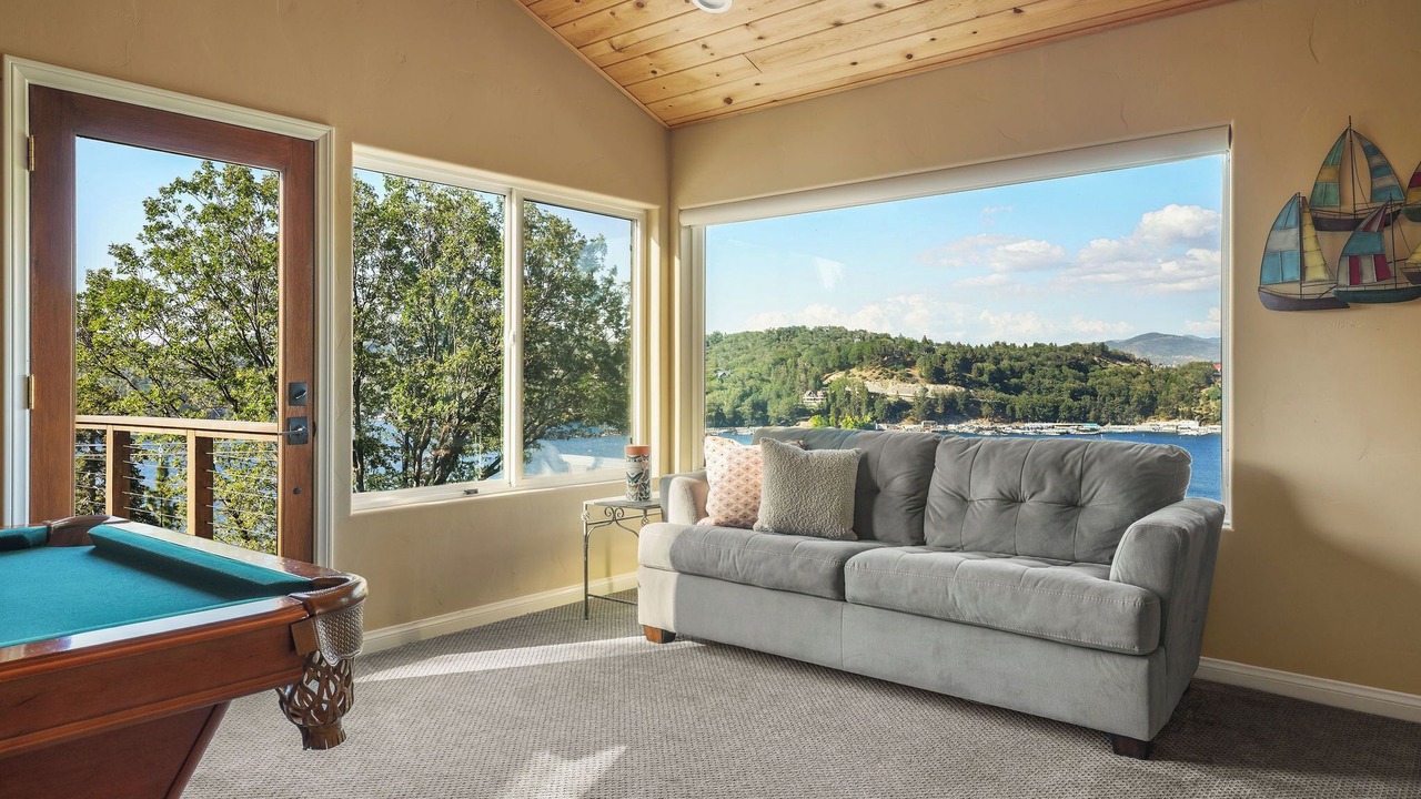 Photo of Livingroom in Cedar Glen