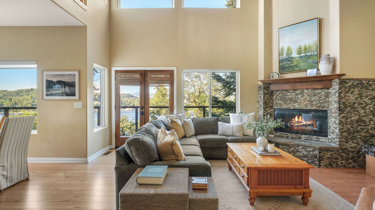 Photo of Livingroom in Cedar Glen