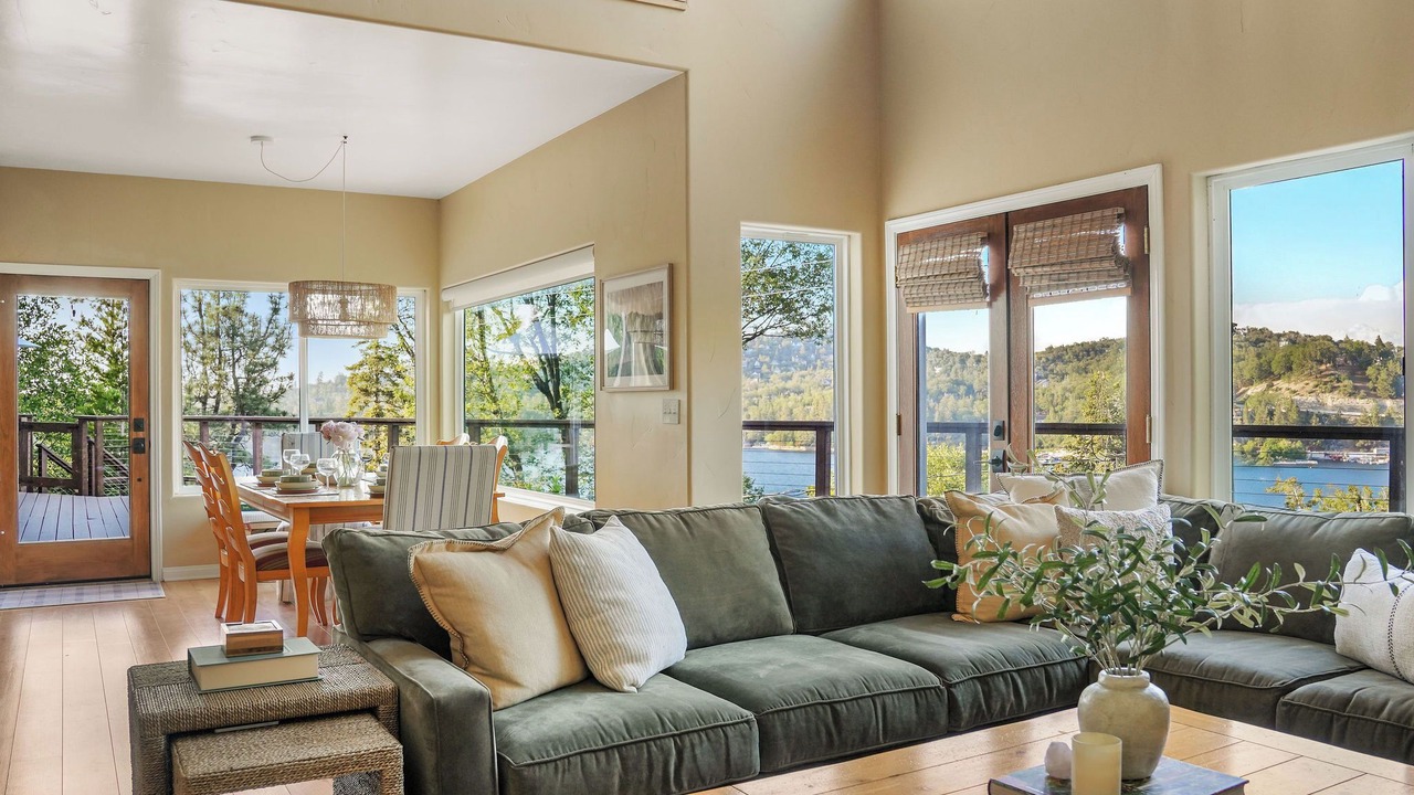 Photo of Livingroom in Cedar Glen