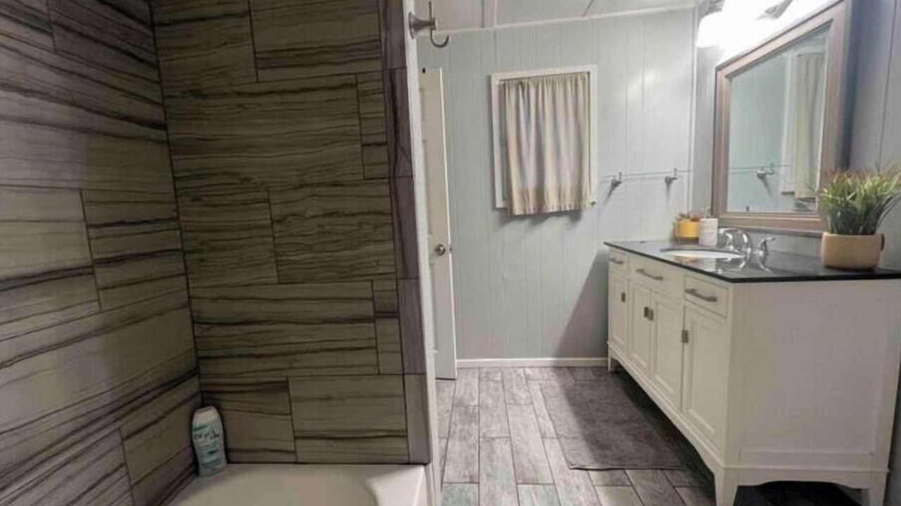 Photo of Bathroom in Downtown Riverside