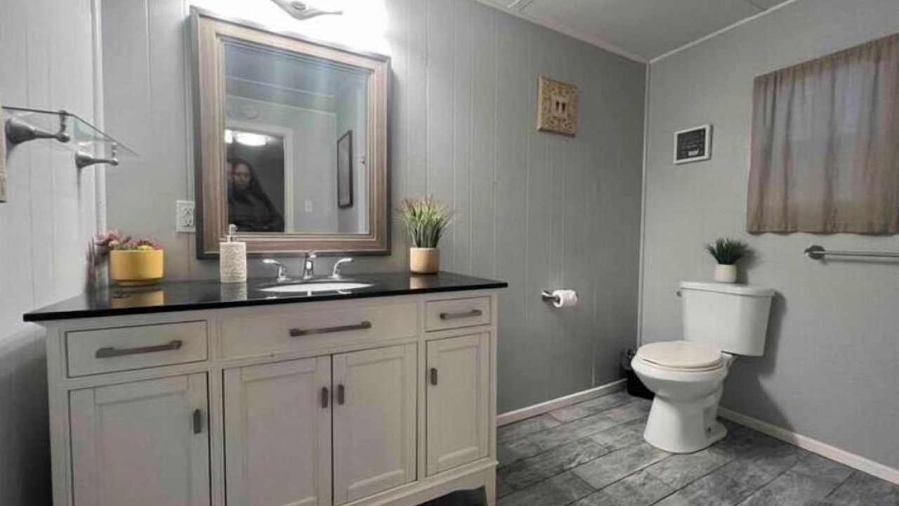 Photo of Bathroom in Downtown Riverside