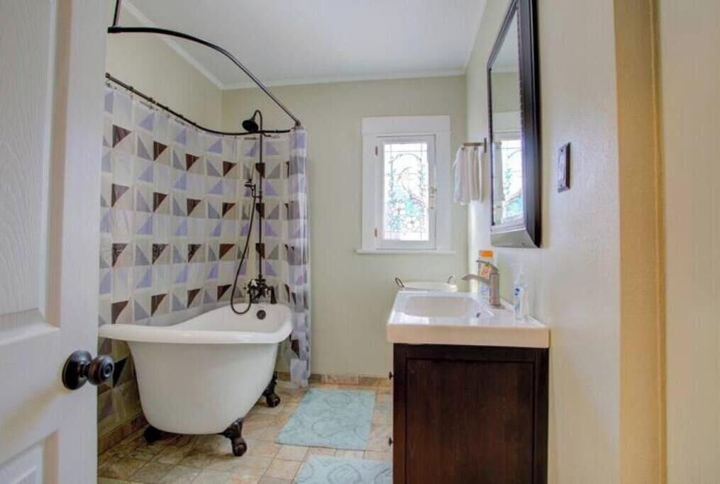 Photo of Bathroom in Downtown Riverside