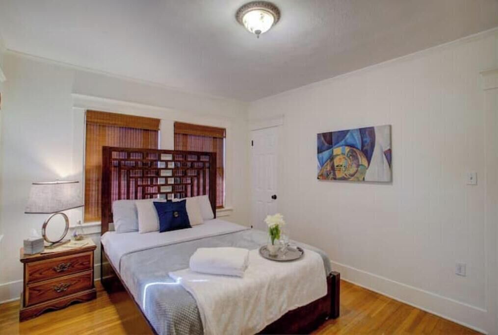 Photo of Bedroom in Downtown Riverside